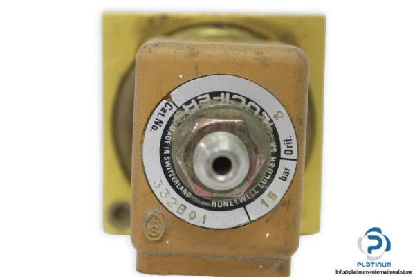 lucifer-487058-solenoid-valve-used-1