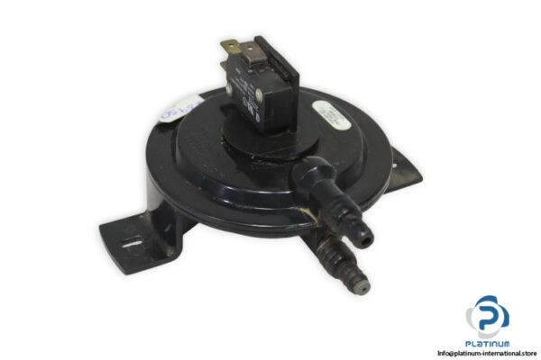 cleveland-control-RSS-495-343-air-pressure-switch-(used)