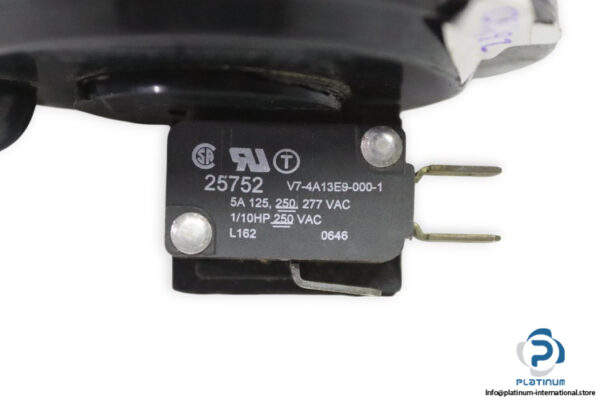 cleveland-control-RSS-495-343-air-pressure-switch-(used)-1