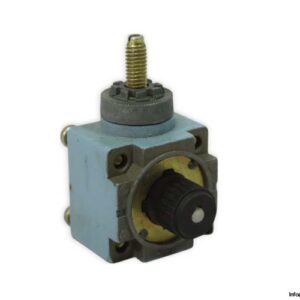 telemecanique-ZCK-E05-limit-switch-head-(used)