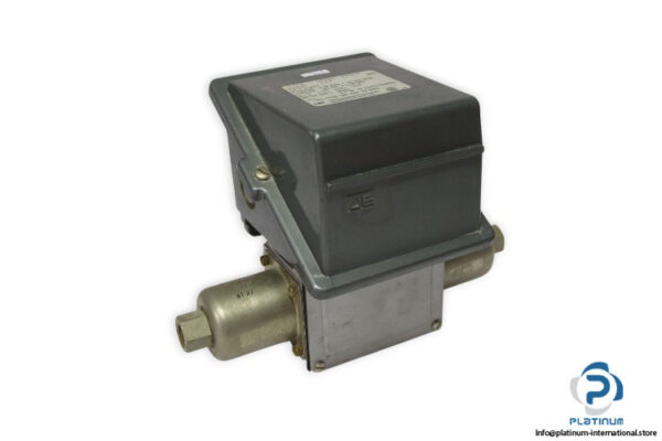 united-electric-J402K-147-pressure-control-switch-(new)