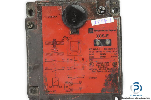 telemecanique-XCS-E-safety-interlock-switch-(used)-1