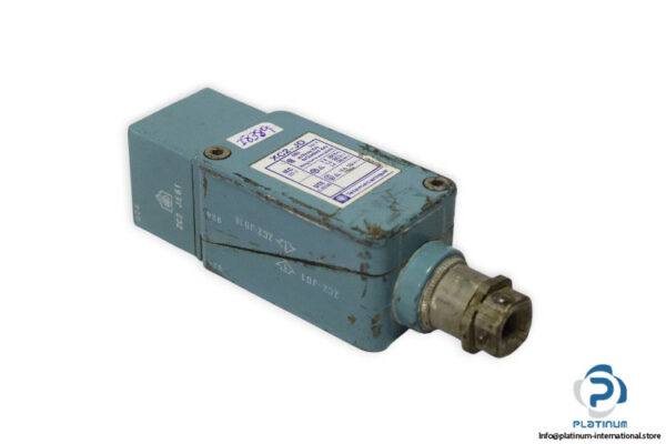 telemecanique-XC2-JD-limit-switch-(Used)