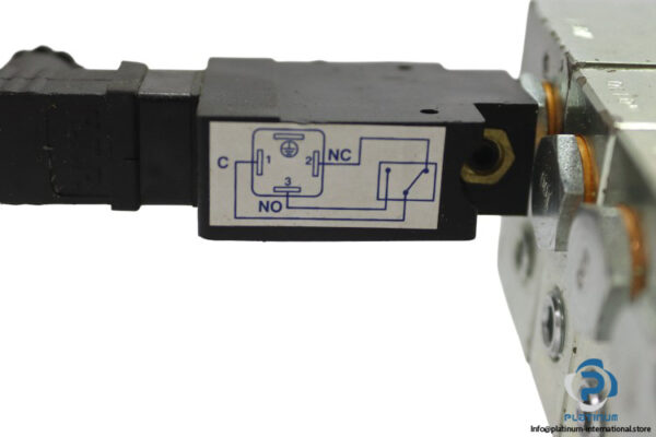 N0110-N061-divider-manifold-valve-base-(new)-3