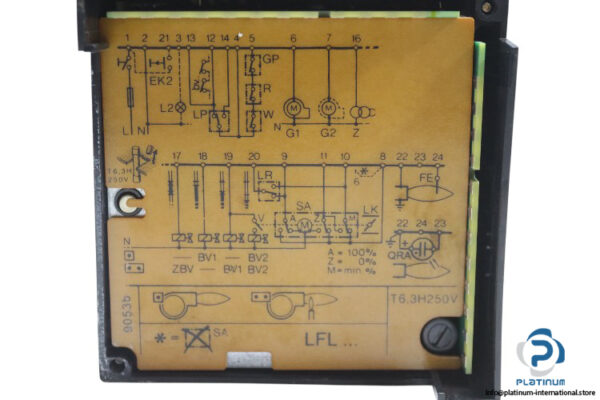 johnson-controls-DP2500-R8-differential-pressure-transmitter-(Used)-1