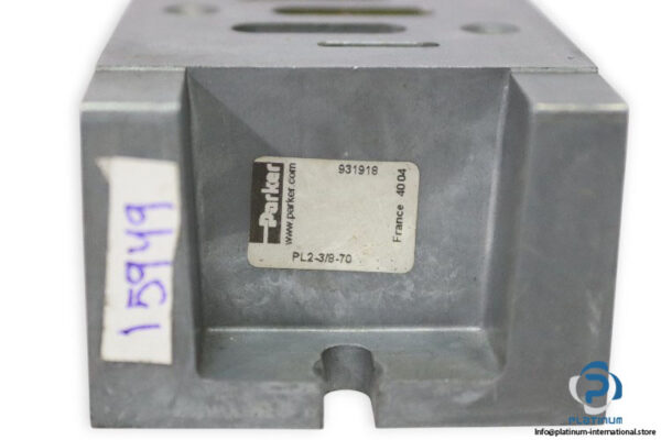 parker-PL2-3_8-70-valve-base-(used)-1