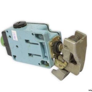 telemecanique-XY2-CH-112-limit-switch-(used)-1