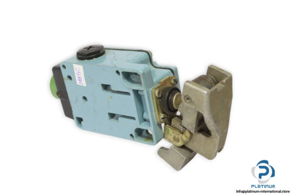 telemecanique-XY2-CH-112-limit-switch-(used)-1