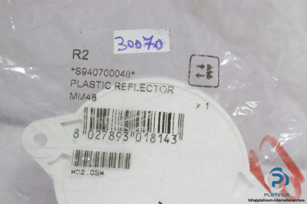 R2-S940700048-plastic-reflector-(new)-1