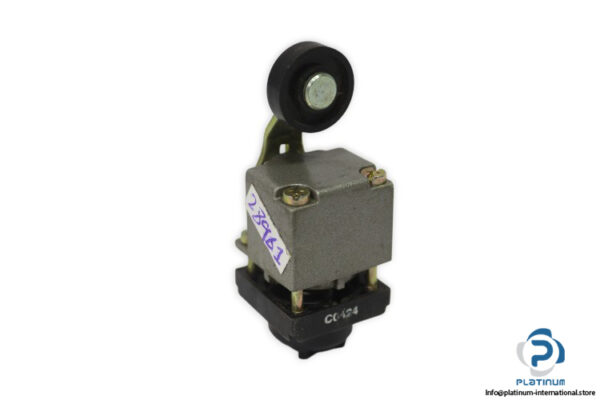 telemecanique-ZCK-D15-limit-switch-head-(used)