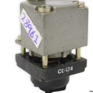 telemecanique-ZCK-D15-limit-switch-head-(used)-1
