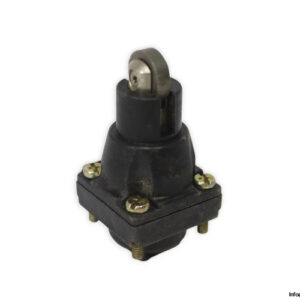 telemecanique-ZCK-D02-limit-switch-head-(used)