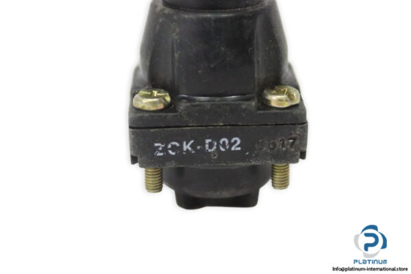 telemecanique-ZCK-D02-limit-switch-head-(used)-1
