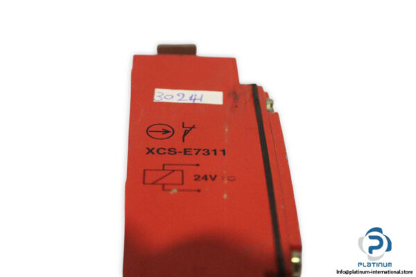 telemecanique-XCS-E7311-safety-switch-used-2