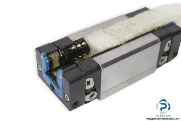 rexroth-R162122220-ball-runner-block-new-3