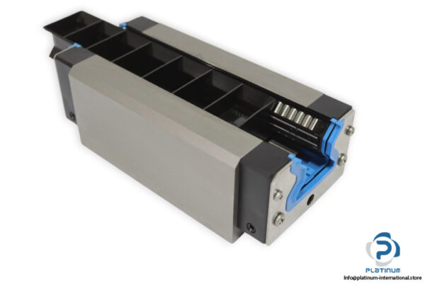 rexroth-R182443110-roller-runner-block-new-carton-1