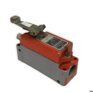 square-D-AW12-B1-limit-switch-used