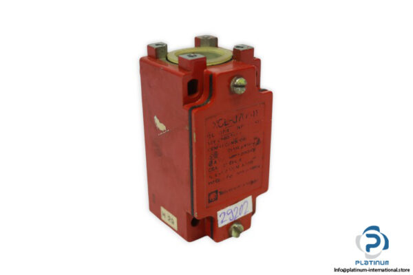 telemecanique-XCL-J70511-limit-switch-used
