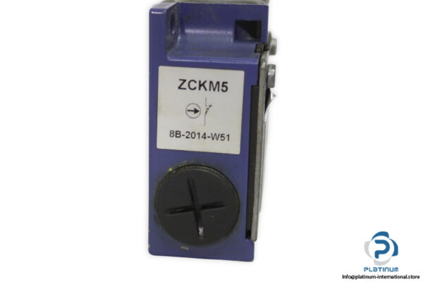 telemecanique-ZCKM5-limit-switch-body-(Used)-2