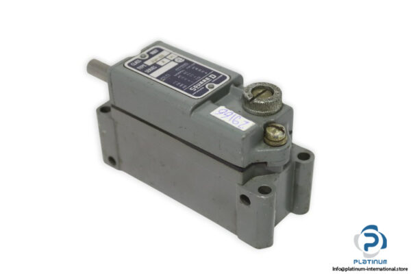 square-d-AW-42-limit-switch-(Used).jpg