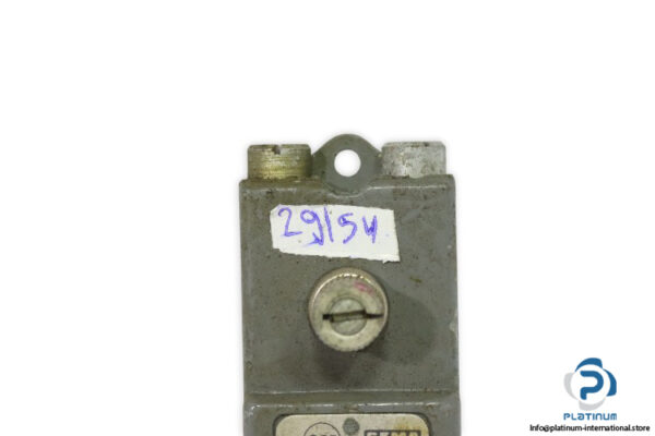 general-electric-114cw12-limit-switch(used)-2
