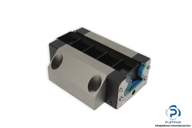rexroth-R185132310-roller-runner-block-new-2.jpg