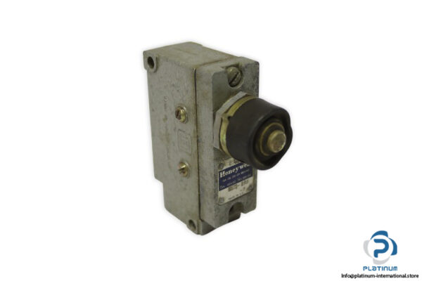 honeywell-BZE7S-2RN-B-micro-switch-(Used)