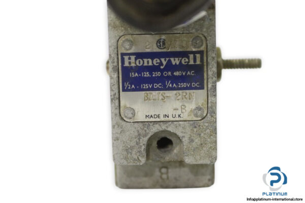 honeywell-BZE7S-2RN-B-micro-switch-(Used)-1