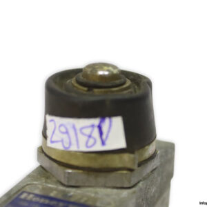 honeywell-BZE7S-2RN-B-micro-switch-(Used)-2