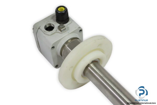 uwt-RN3004-WGRN3-LGRN3D-rotary-paddle-level-switch-(Used)-1