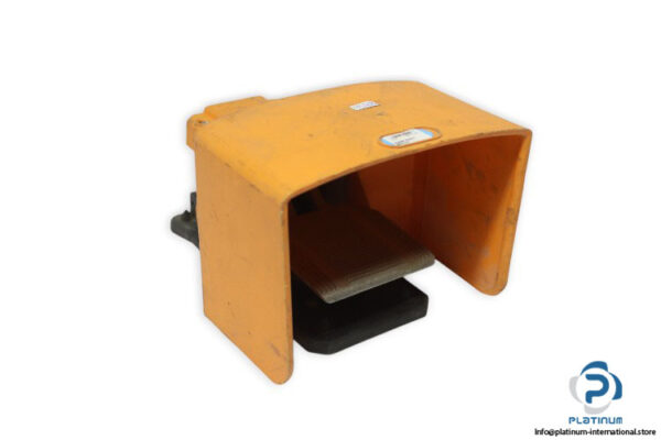 univer-AM-5001-pneumatic-foot-valve-(used)