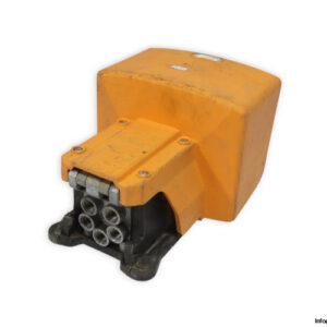 univer-AM-5001-pneumatic-foot-valve-(used)-1