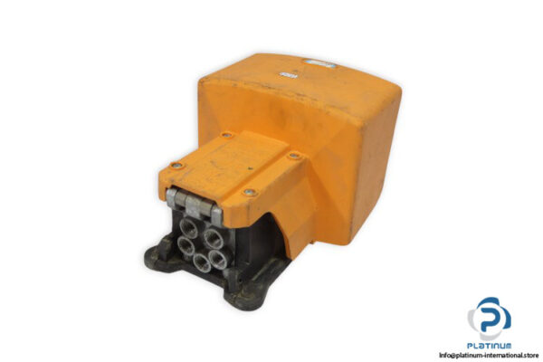 univer-AM-5001-pneumatic-foot-valve-(used)-1