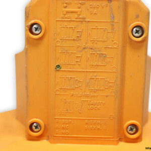 univer-AM-5001-pneumatic-foot-valve-(used)-3