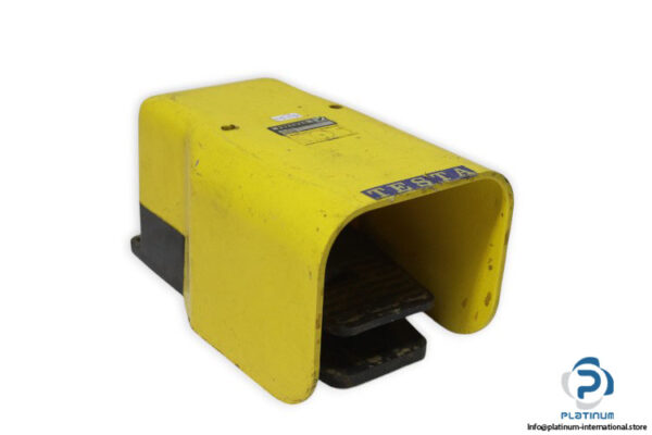 pneumax-228.52.10_1-pneumatic-foot-valve-(used)