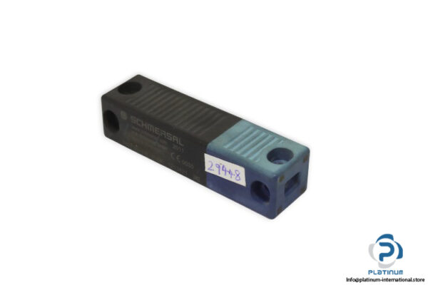 schmersal-RSS-36-D-R-ST-RST-36-1-R-electronic-safety-sensor-(Used)-2