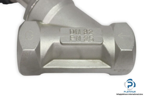 burkert-2002-B-32.0-PTFE-VA-angle-seat-valve-(new)-(carton)-2