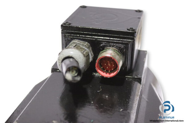 moog-FAS-N-2-M3-030-10-02-brushless-servomotor-(used)-1