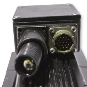 moog-FAS-T-1-M4-030-00-02-00-brushless-servomotor-(used)-1
