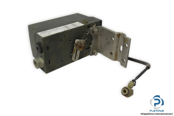 siemens-6DR4000-1N-_-6DR4000-2N-electropneumatic-positioner-(used)-1