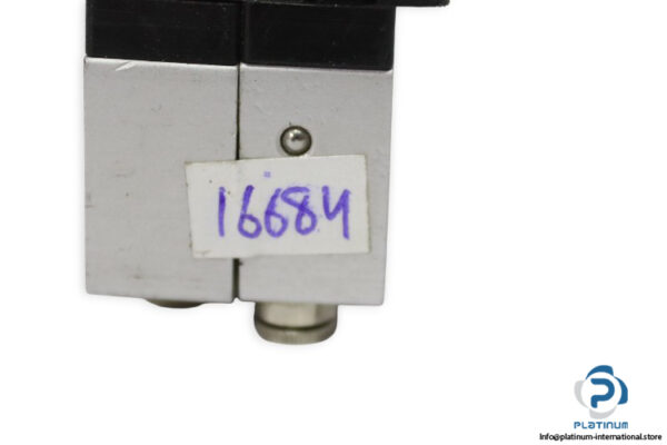 camozzi-234-000-manually-operated-valve(used)-1