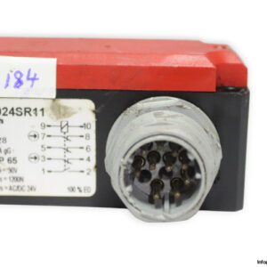 euchner-tp3-4121ao24sr11-safety-switch(used)-1