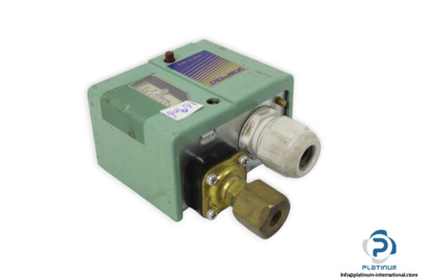 saginomiya-353P-pressure-control-switch-(used)
