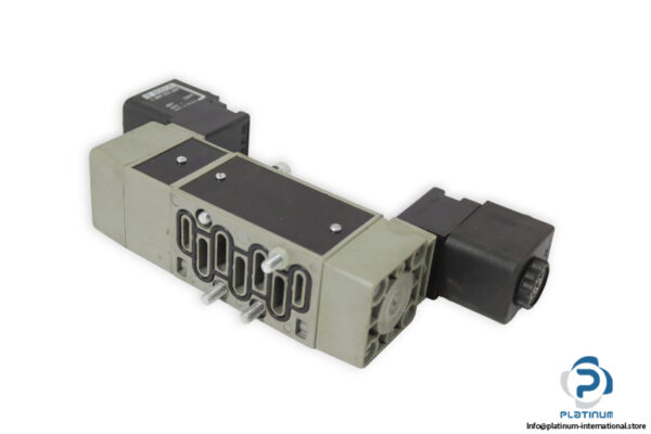 bosch-0-820-027-026-double-solenoid-valve-with-coil-(used)-1