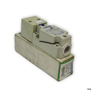 telemecanique-xs7-c40dp210-inductive-sensor(new)