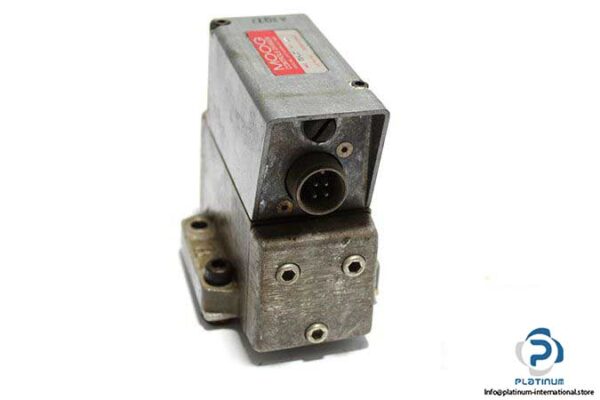moog-62-107-two-stage-flow-control-3