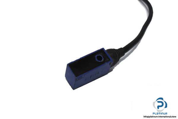 telemecanique-xs7j1a1pbl2-inductive-sensor-1