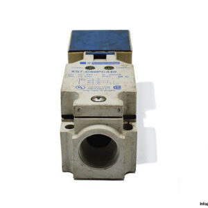 telemecanique-xs7c40pc440-inductive-sensor-1