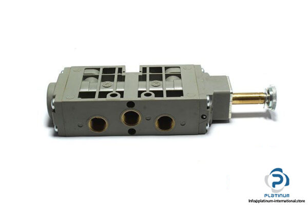 bosch-0-820-023-126-single-solenoid-valve-2