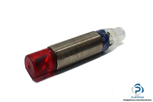 telemecanique-XUB0BPSWM12-photo-electric-sensor